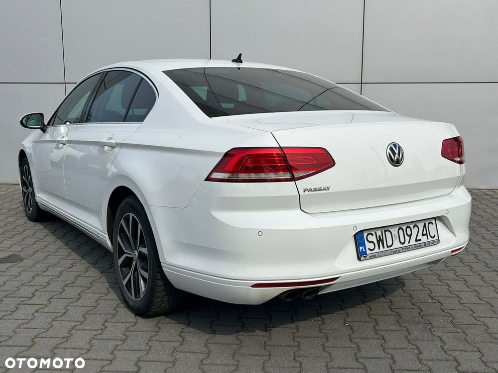 Volkswagen Passat - 9