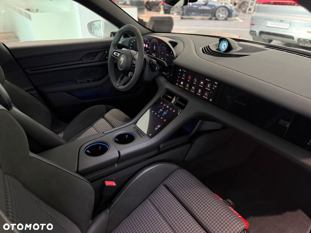 Porsche Taycan 105kWh 4 - 30