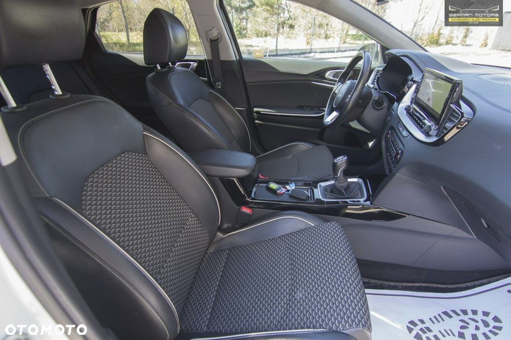 Kia XCeed 1.5 T-GDI Business Line - 32