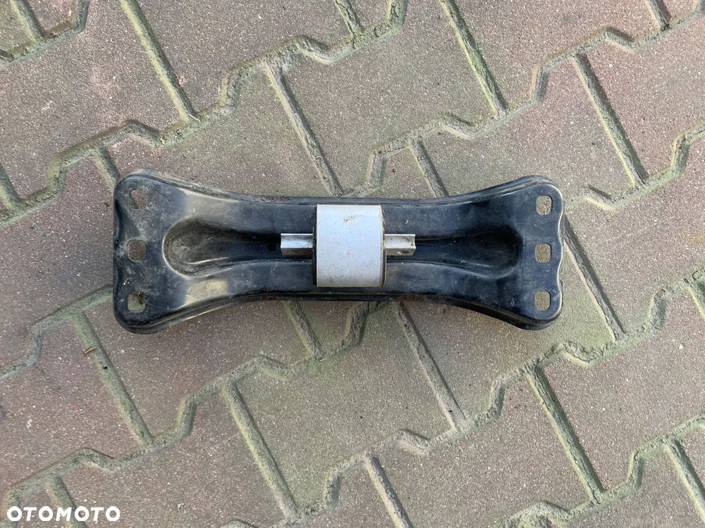 MERCEDES C-KLASA W205 2.2 CDI 2014- ŁAPA PODUSZKA PODPORA SKRZYNI BIEGÓW - 1