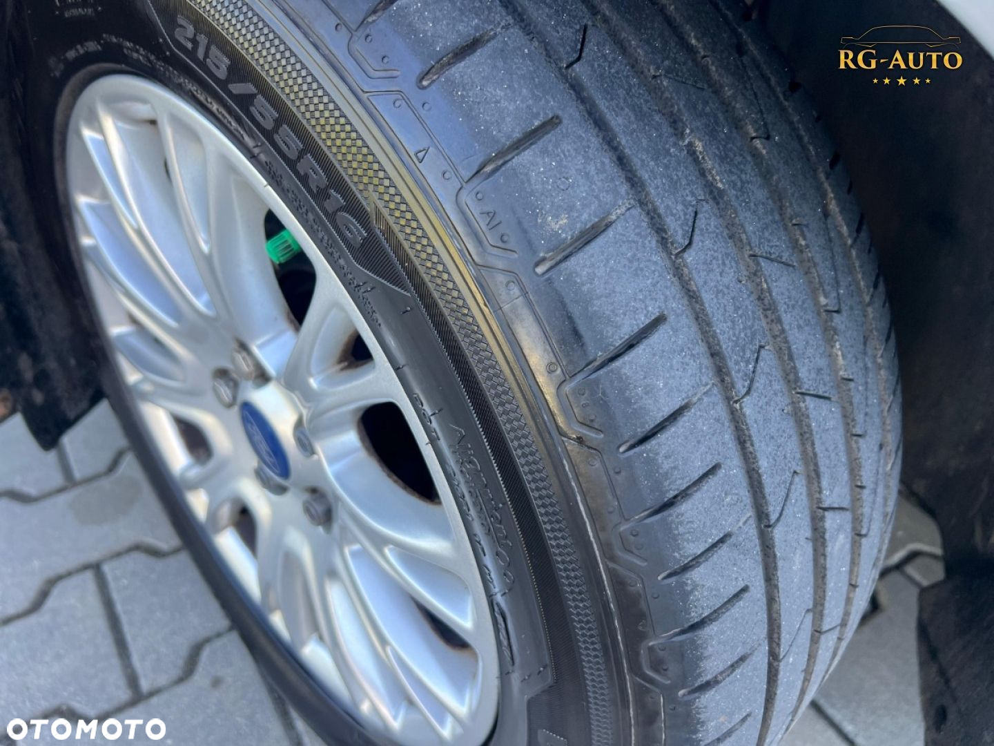 Ford Grand C-MAX - 40
