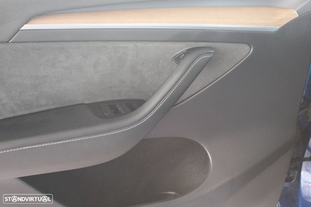 Tesla Model Y Long Range Dual Motor AWD - 7