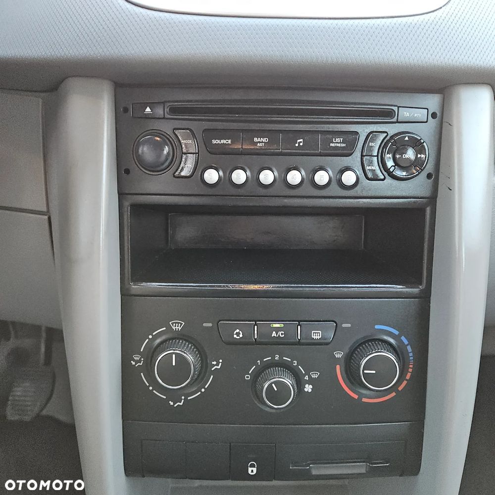 Peugeot 207 1.4 - 28