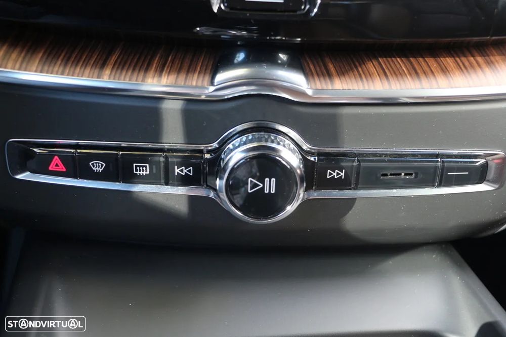 Volvo XC 60 2.0 T6 PHEV Inscription AWD - 44