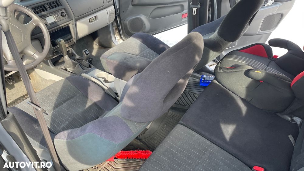 Mitsubishi Pajero Sport 2.5 TD GLS - 9