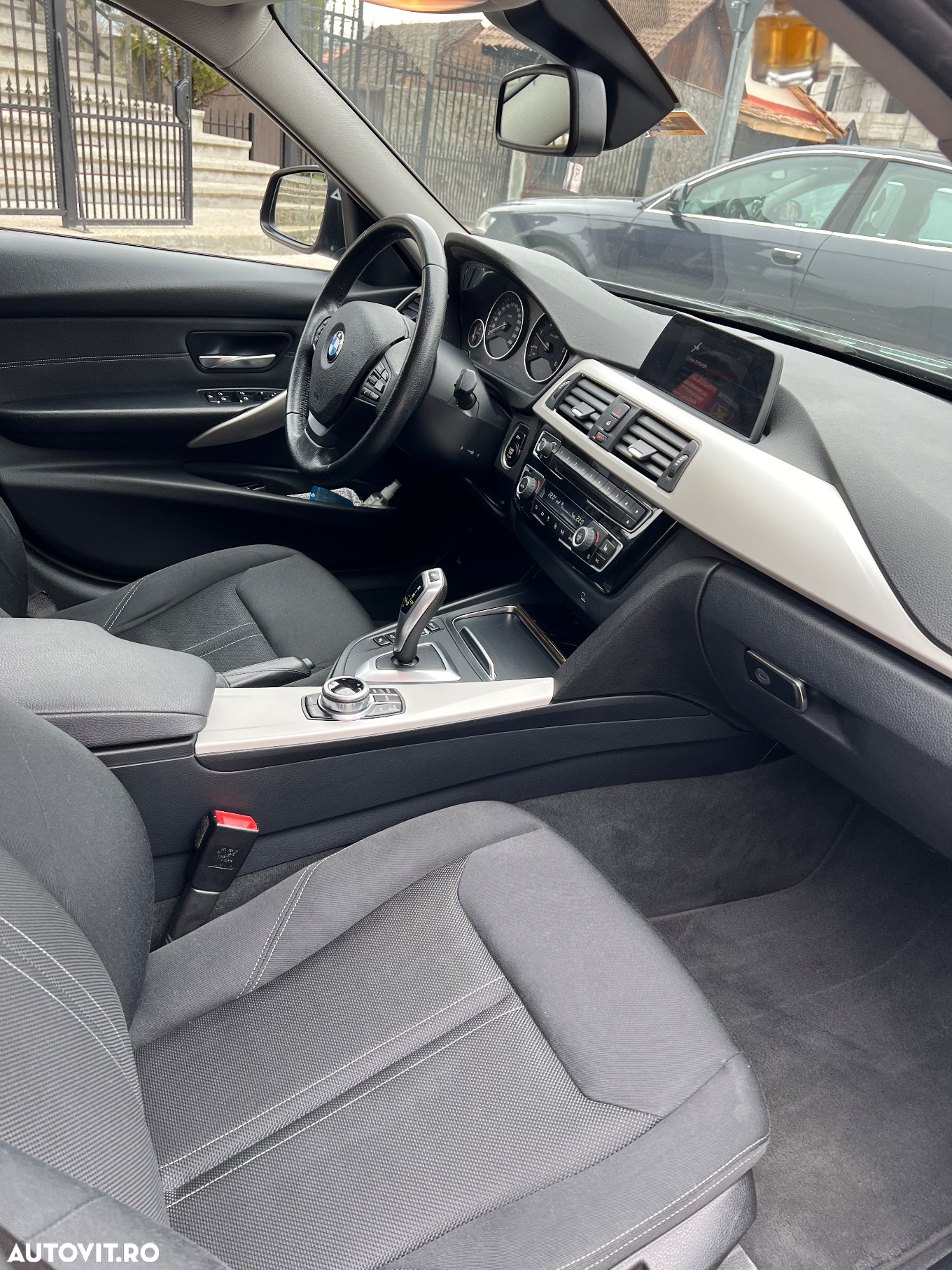 BMW Seria 3 318d Aut. - 12