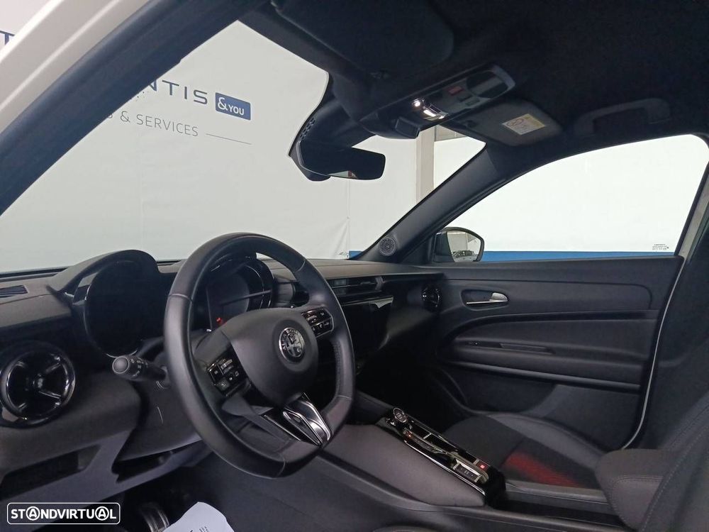 Alfa Romeo Junior 1.2 Speciale eDCT6 - 8