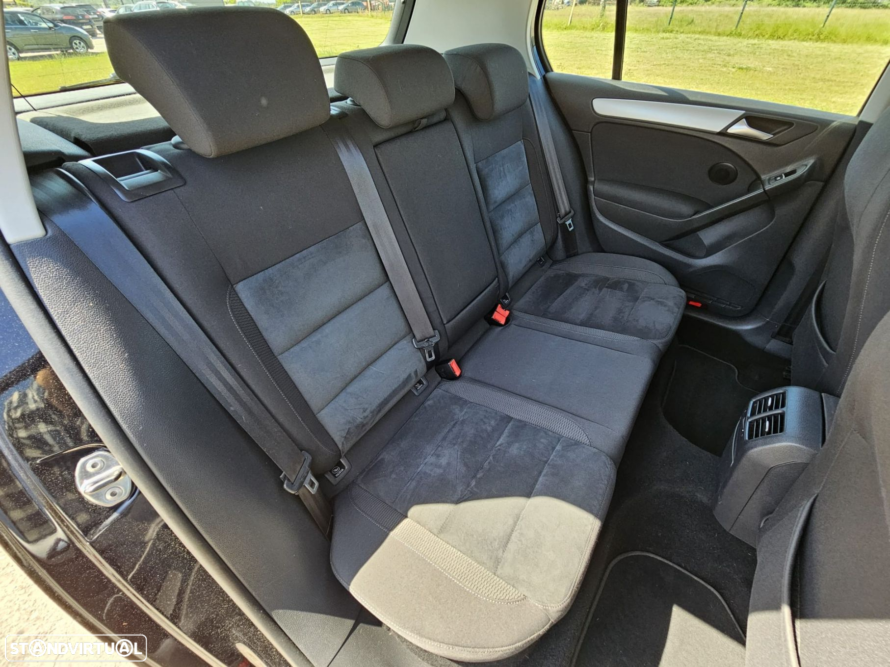VW Golf 1.6 TDi Highline DSG - 23