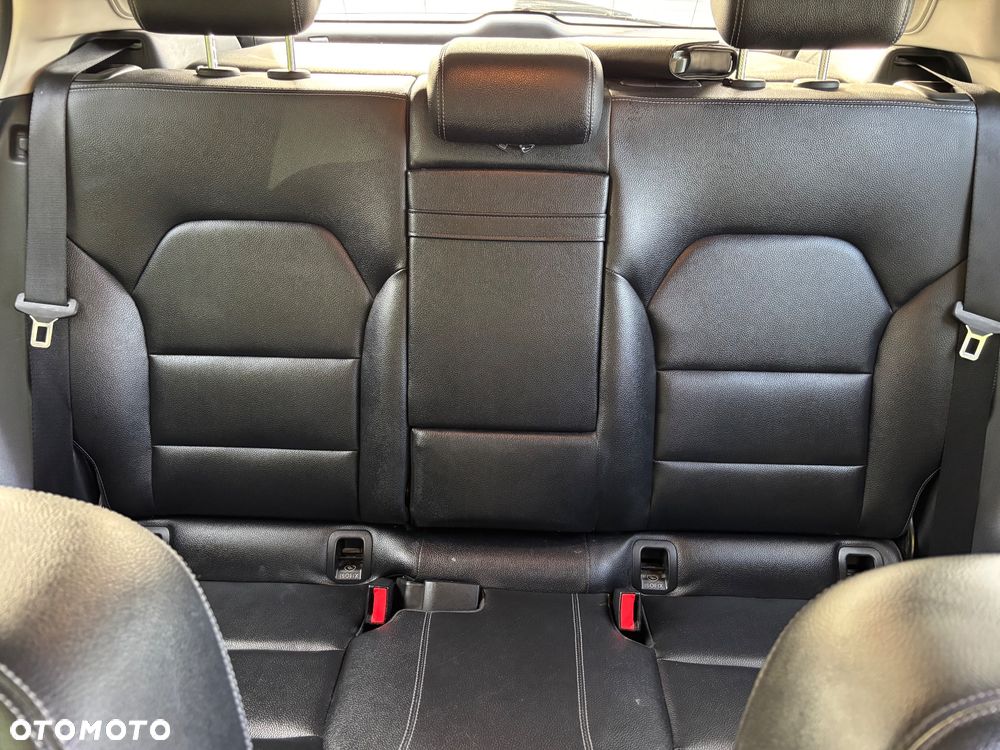Mercedes-Benz GLA 250 7G-DCT - 21