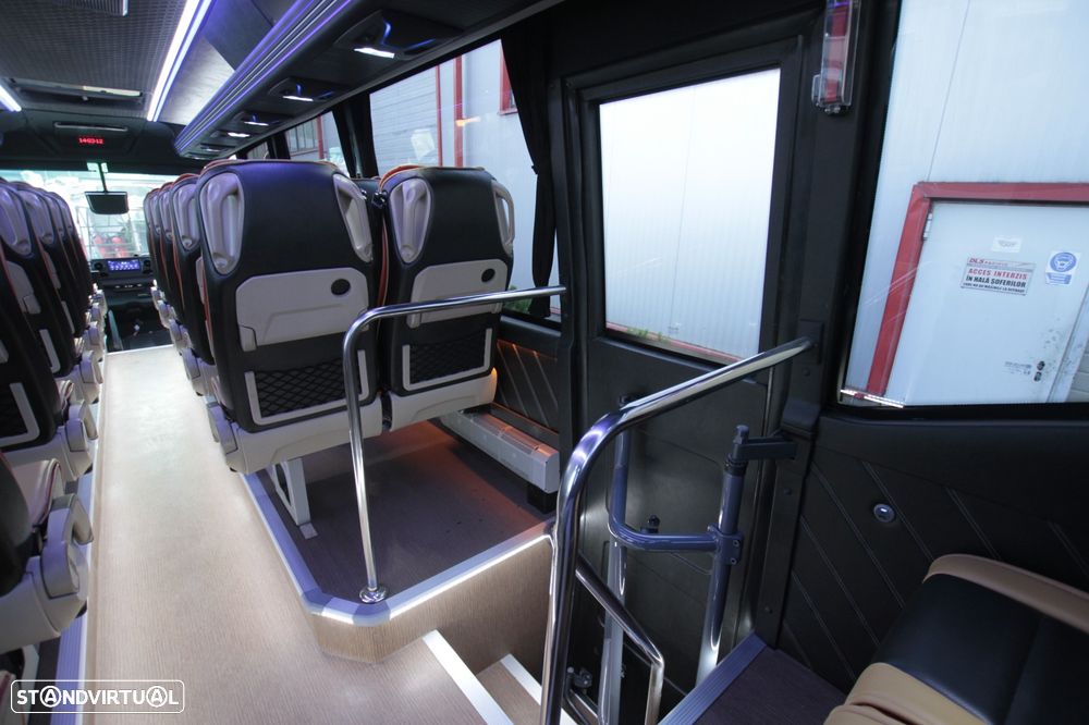 Mercedes Benz Sprinter 819 - 27