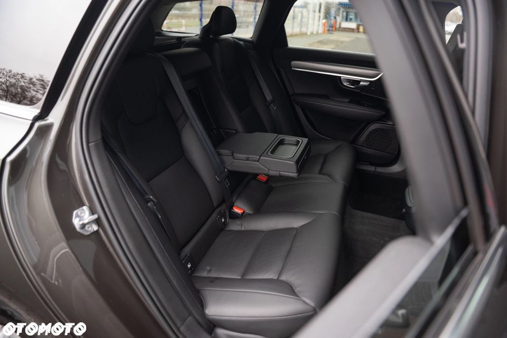 Volvo V90 D3 Geartronic Momentum Pro - 36