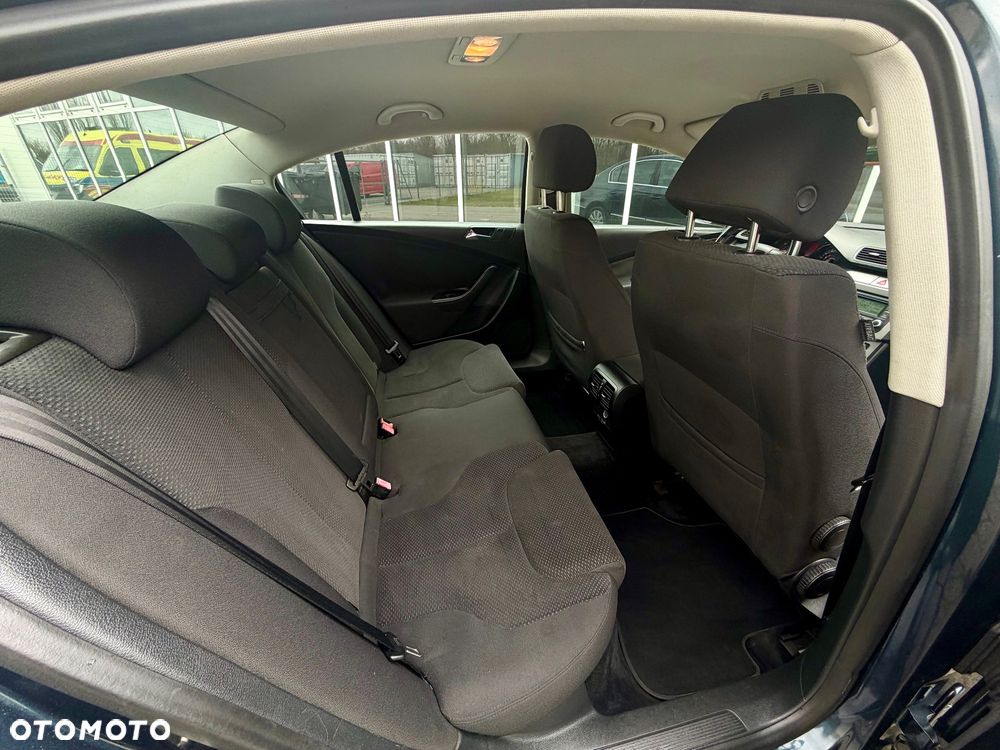 Volkswagen Passat - 36