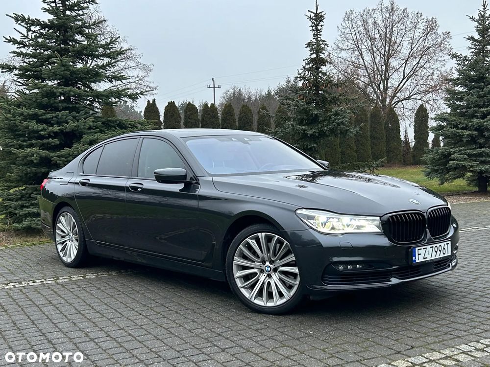 BMW Seria 7 750i - 4