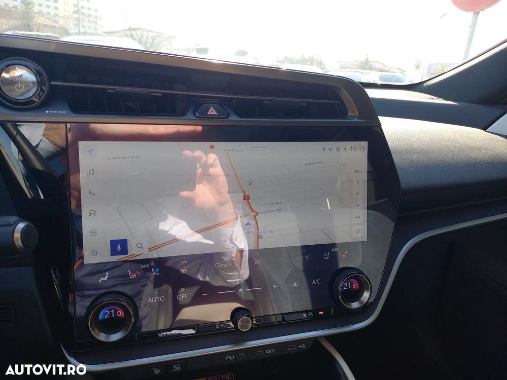 Lexus RZ 450e AWD Luxury - 22