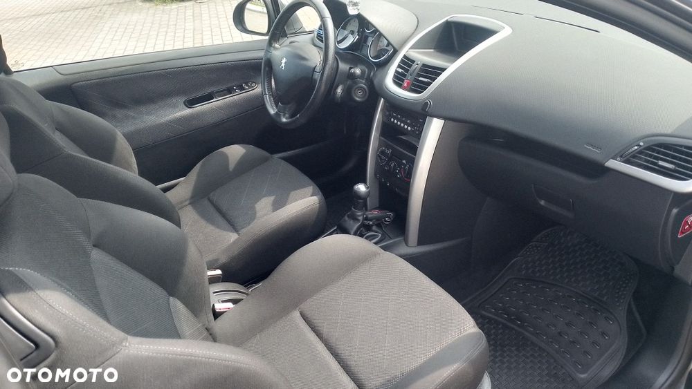 Peugeot 207 - 8