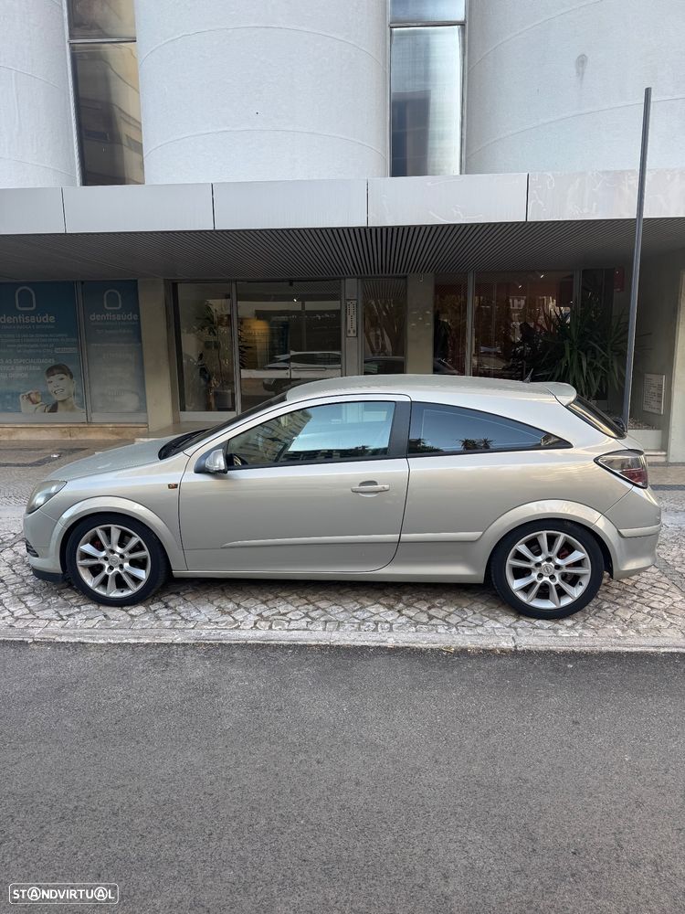 Opel Astra GTC 1.9 CDTI - 4