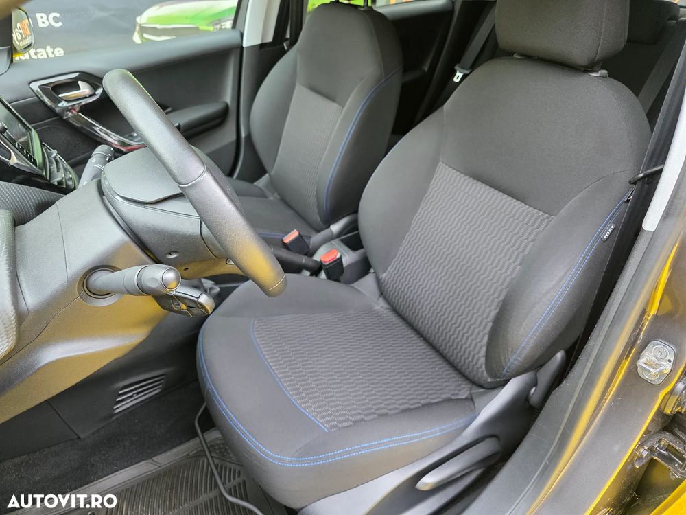 Peugeot 208 1.2 L PureTech Allure - 8