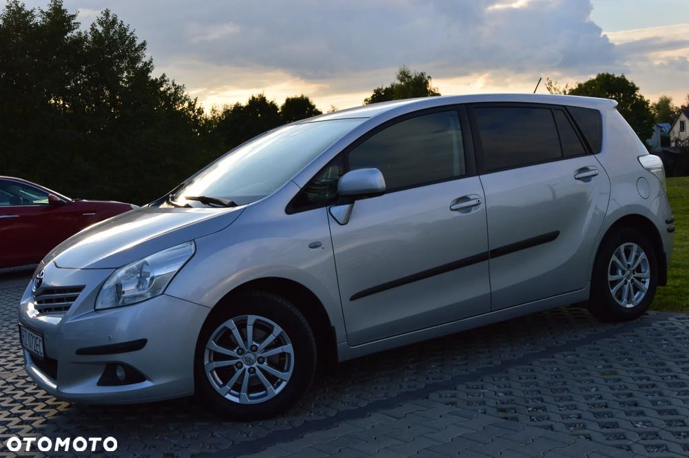 Toyota Verso 1.8 Premium 7os - 9