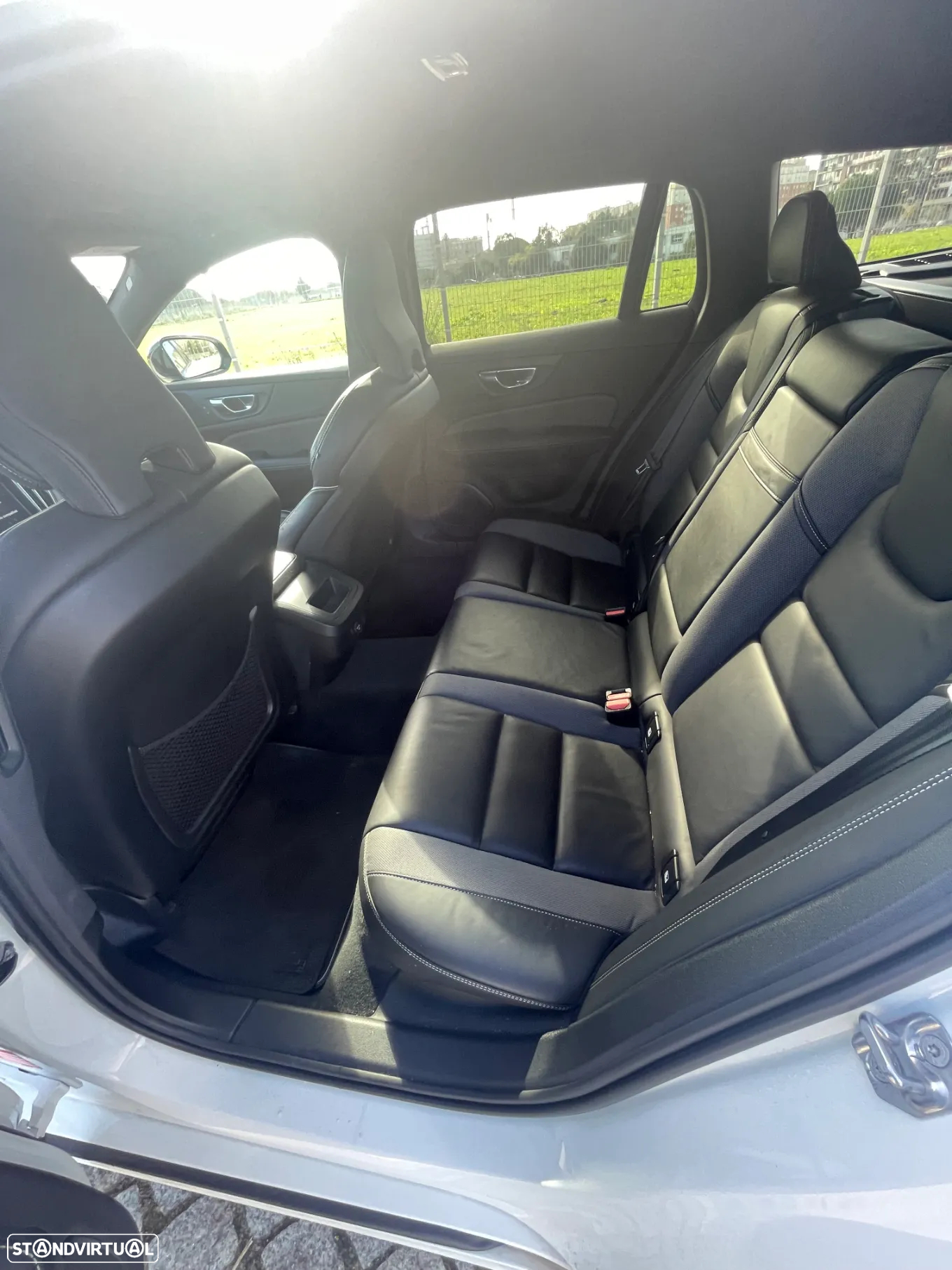 Volvo V60 2.0 D4 R-Design Geartronic - 15