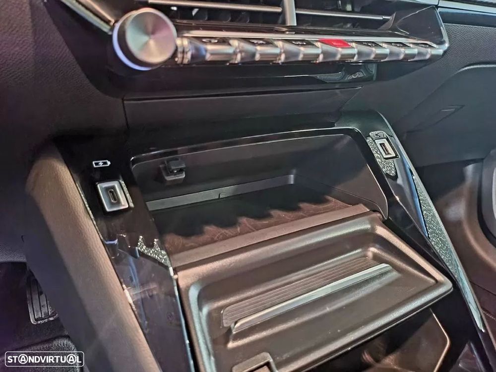 Peugeot e-208 Allure - 16