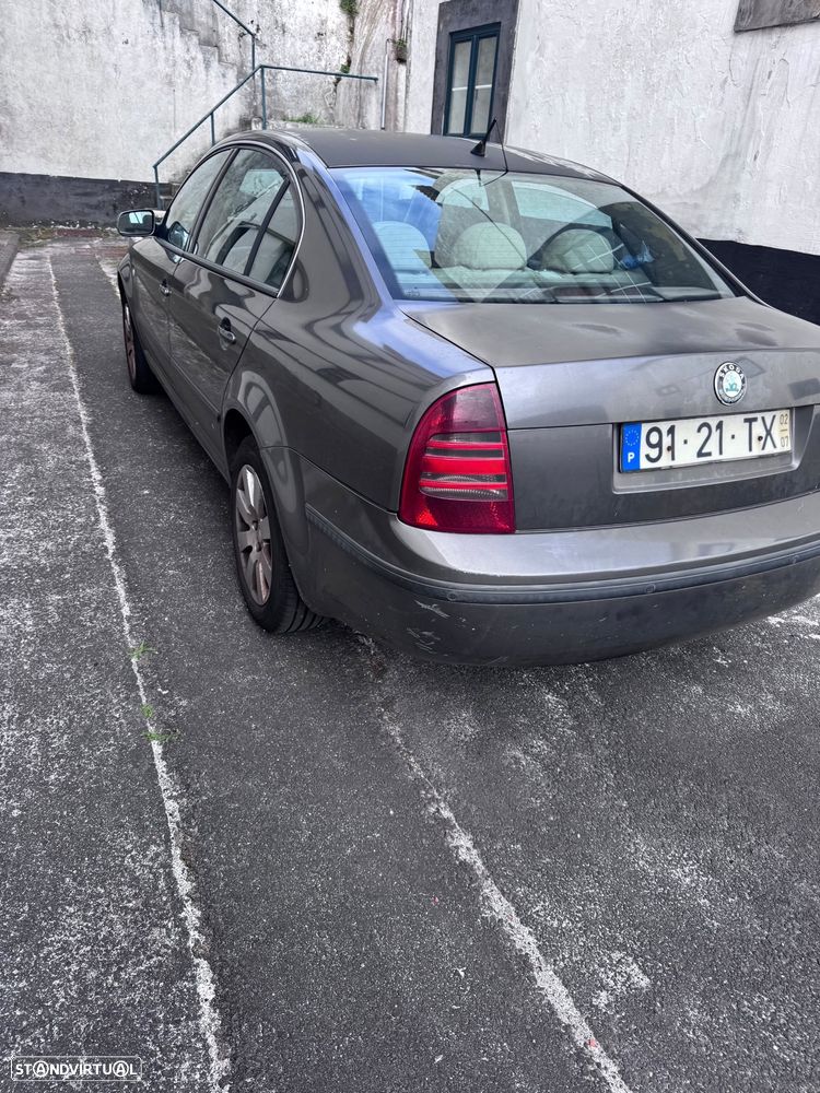 Skoda Superb 2002 photo 2
