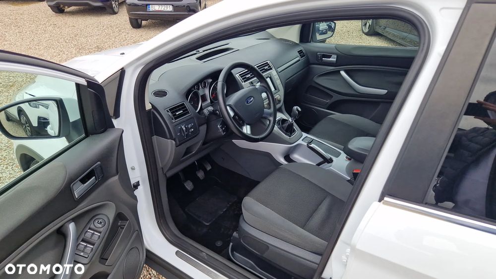 Ford Kuga 2.0 TDCi 2x4 Titanium - 8