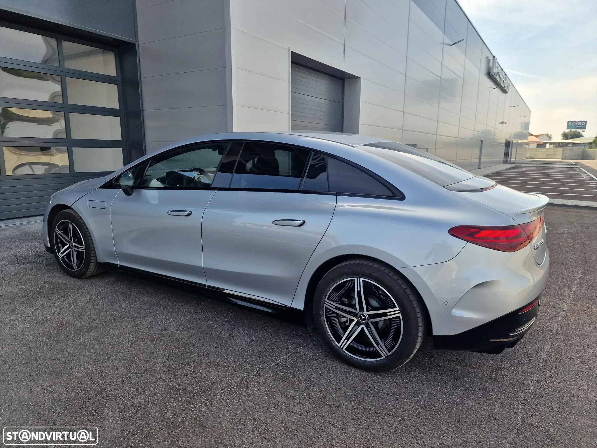 Mercedes-Benz EQE 350 - 11
