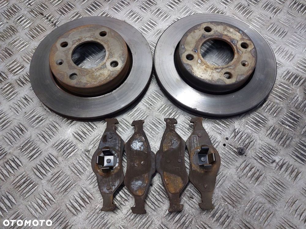 TARCZE HAMULCOWE PRZÓD + KLOCKI FORD FIESTA MK4 LIFT - 1