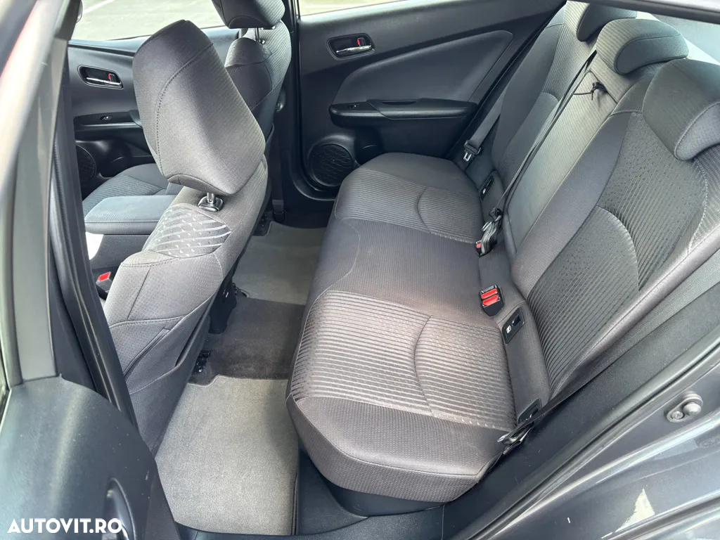 Toyota Prius Hybrid Executive - 11