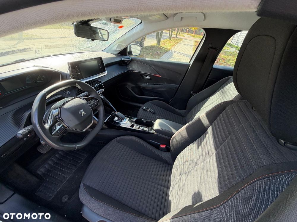 Peugeot 208 - 9