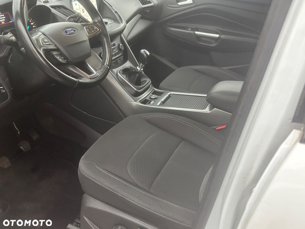 Ford Kuga 1.5 EcoBoost 2x4 Cool & Connect - 16