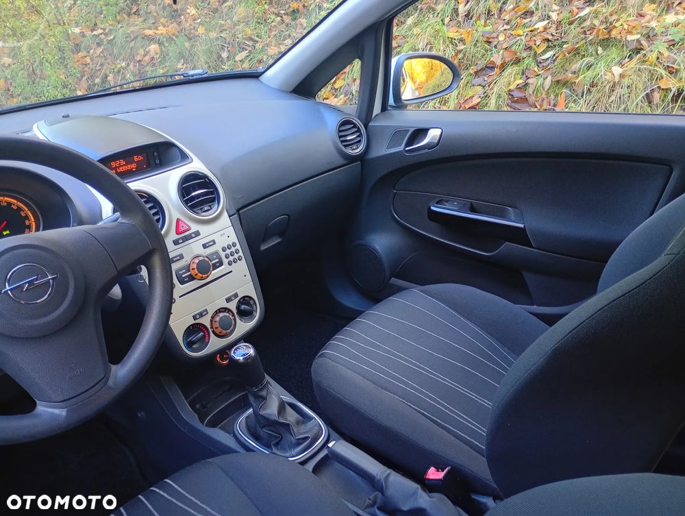 Opel Corsa 1.4 16V Cosmo - 10