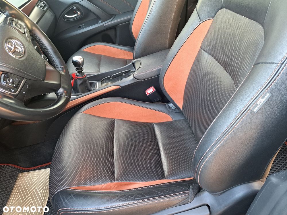 Toyota Avensis 1.8 Premium - 14