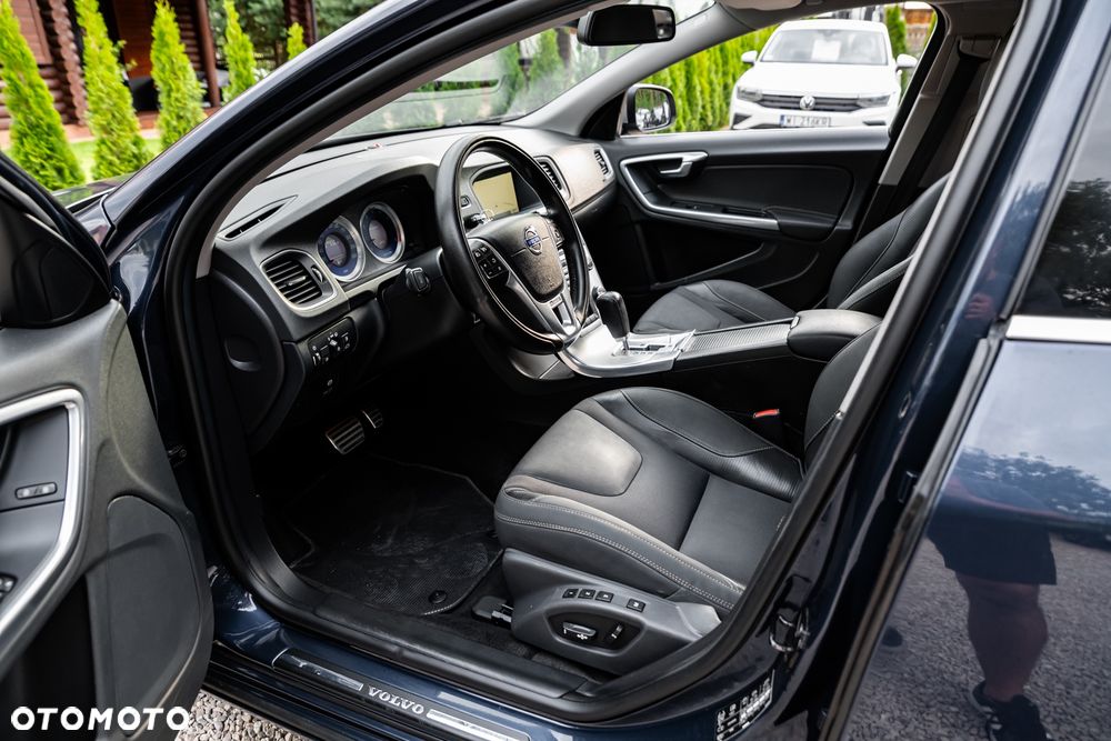 Volvo V60 T6 AWD R-Design - 18
