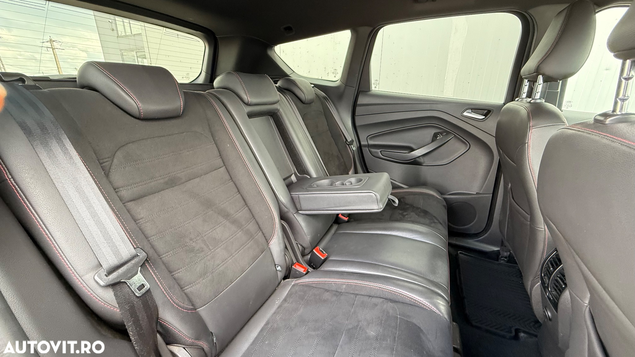 Ford Kuga 2.0 TDCi 4WD Powershift ST-Line - 19