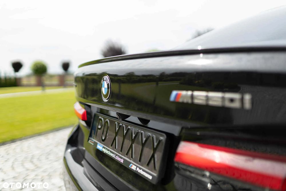 BMW Seria 5 M550i xDrive - 14