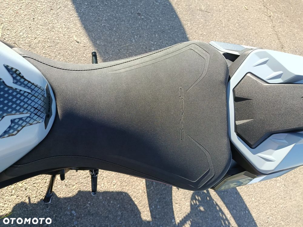 Suzuki GSX 1000 - 13