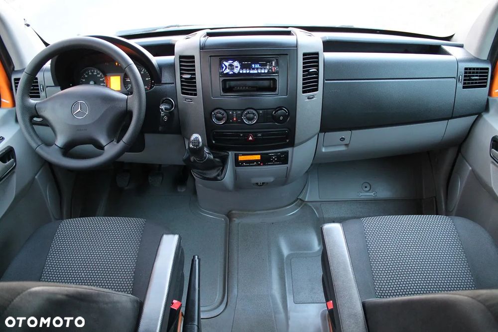 Mercedes-Benz Sprinter - 9
