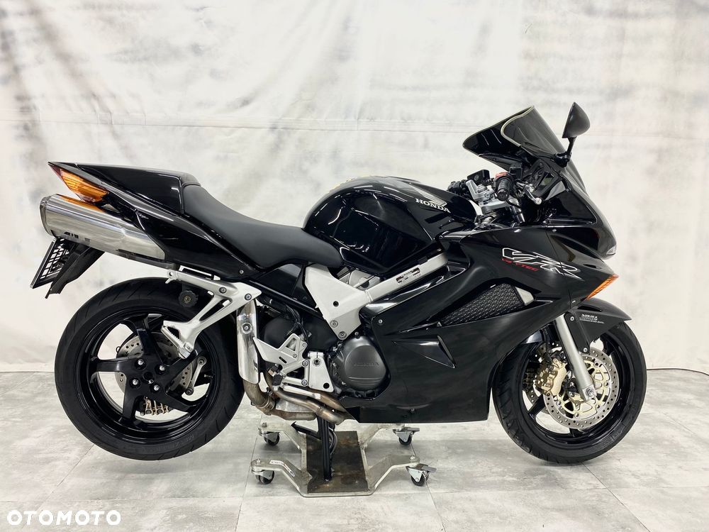 Honda VFR - 4