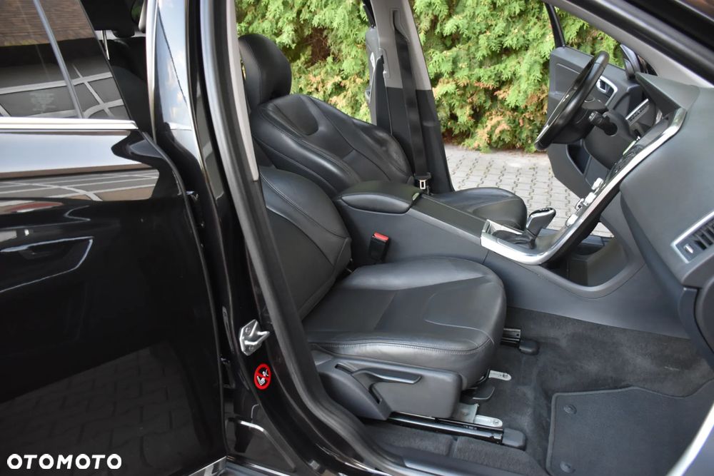 Volvo XC 60 D3 Geartronic Summum - 11