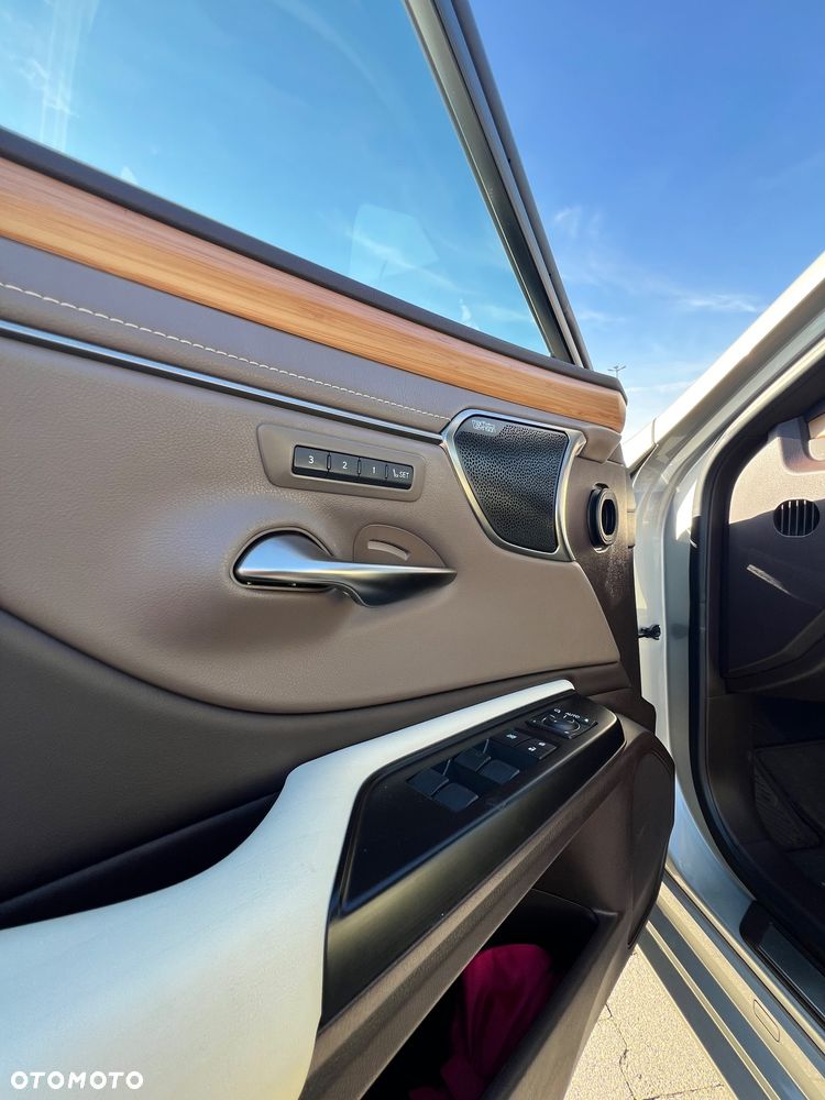 Lexus ES - 16