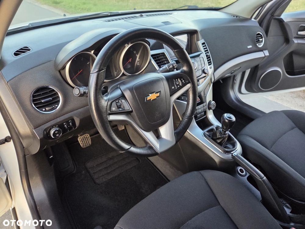 Chevrolet Cruze 1.6 LT - 11