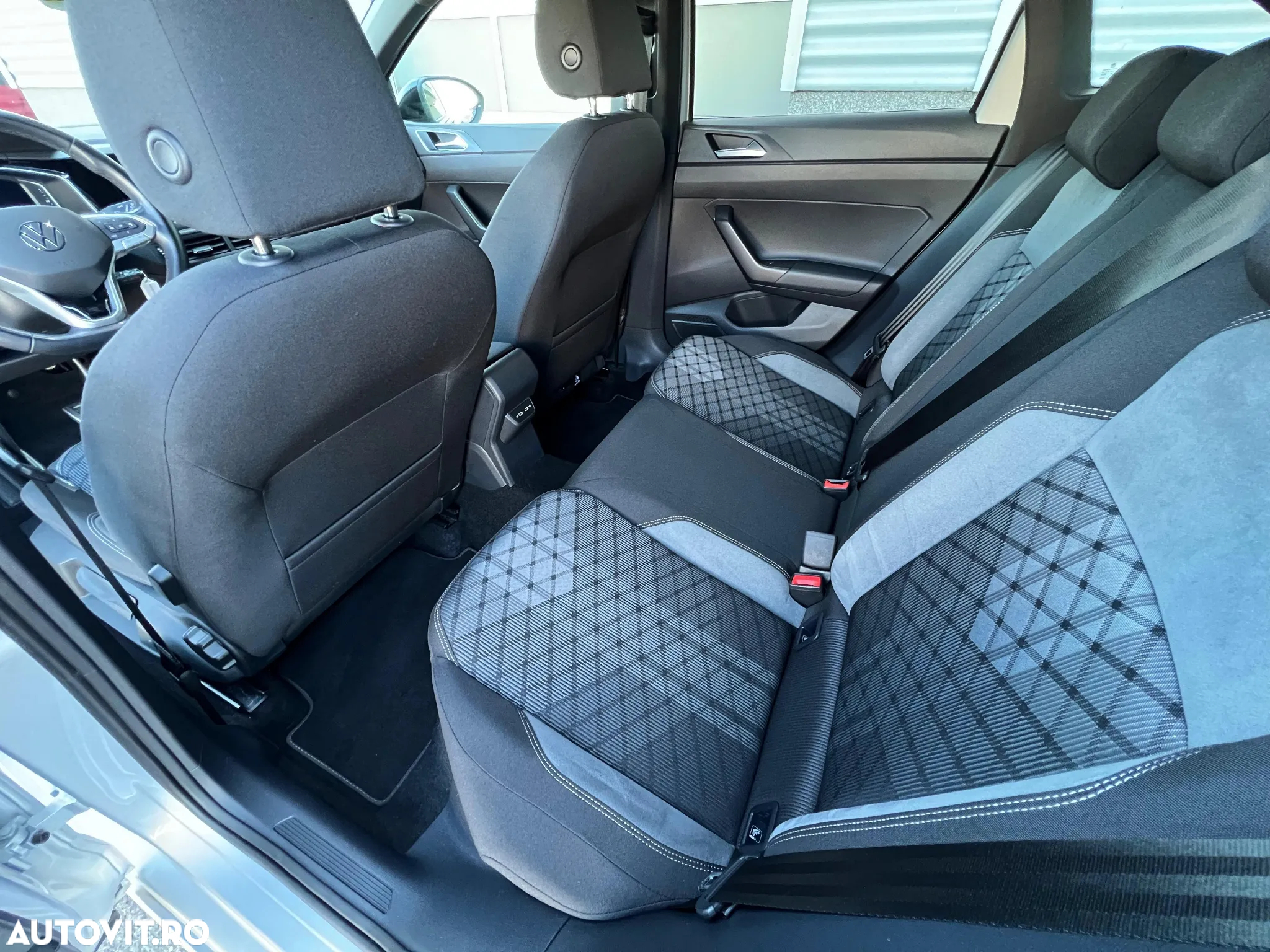 Volkswagen Taigo 1.0 TSI DSG R-Line - 19