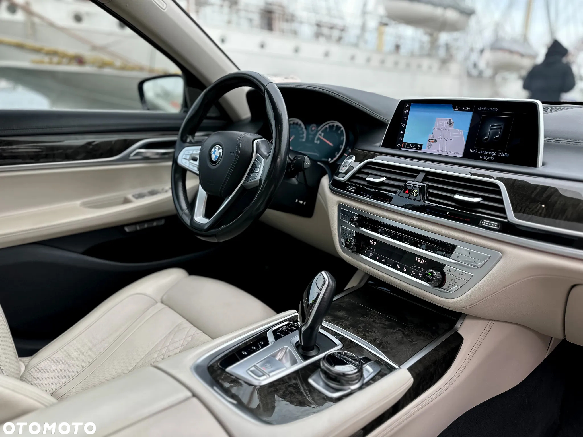 BMW Seria 7 740Li - 21