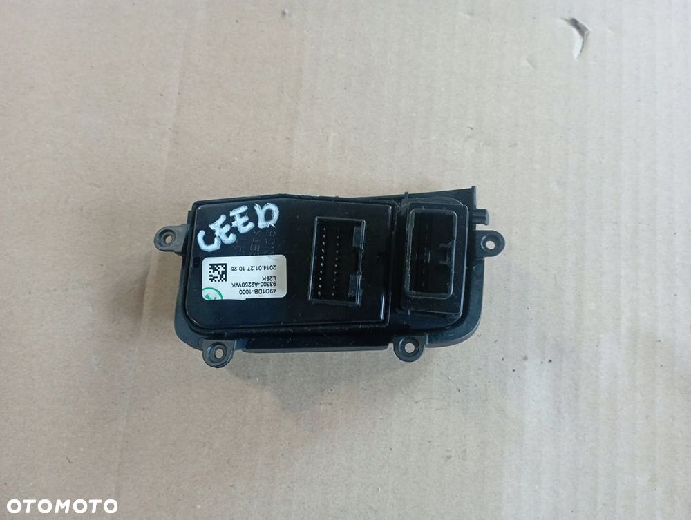 KIA CEED II 2 PANEL REGULACJA ŚWIATEŁ EUROPA 93300-A2250 - 2
