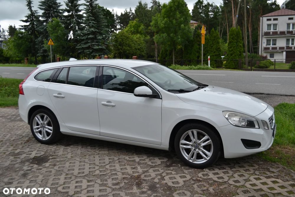 Volvo V60 DRIVe Momentum - 16
