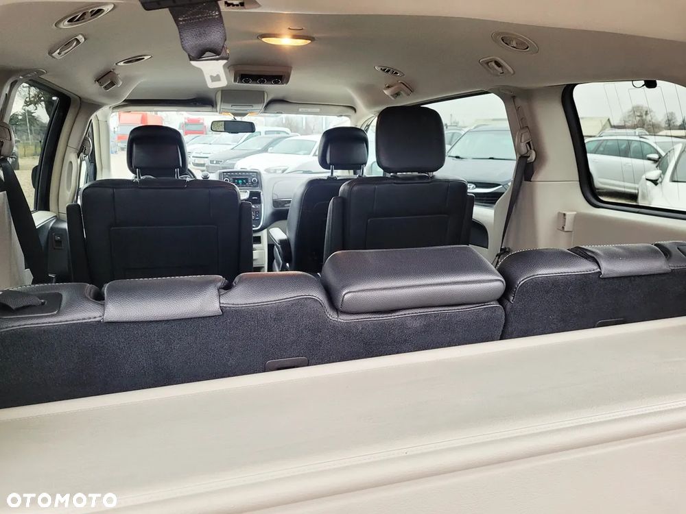 Lancia Voyager 2.8 CRD16v Gold - 28