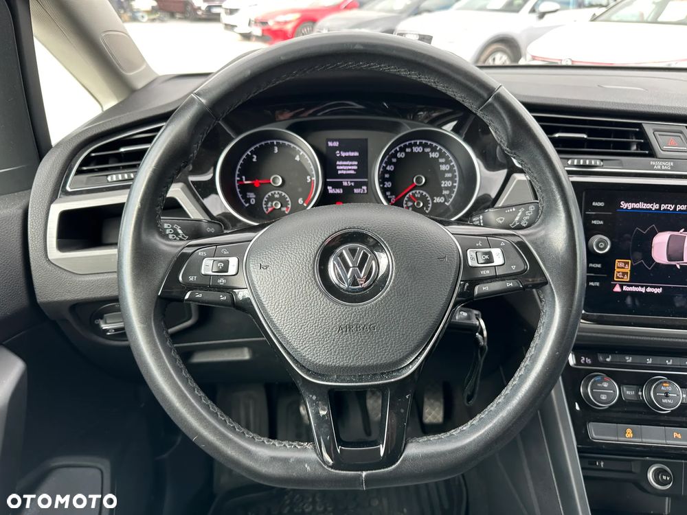 Volkswagen Touran 2.0 TDI BMT Comfortline - 24