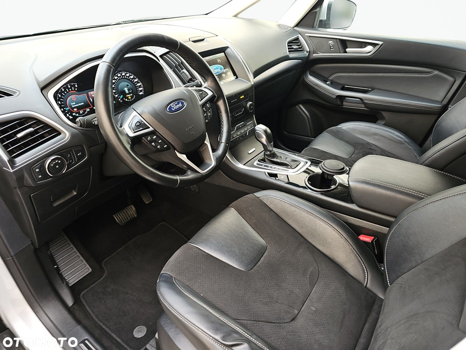 Ford S-Max - 11