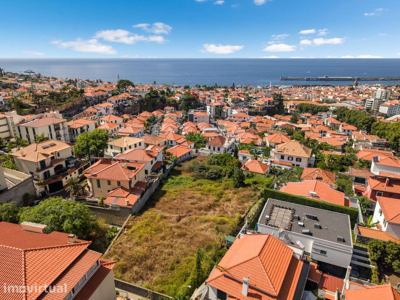 Terreno com projeto aprovado para quatro moradias de luxo com... - Grande imagem: 2/15